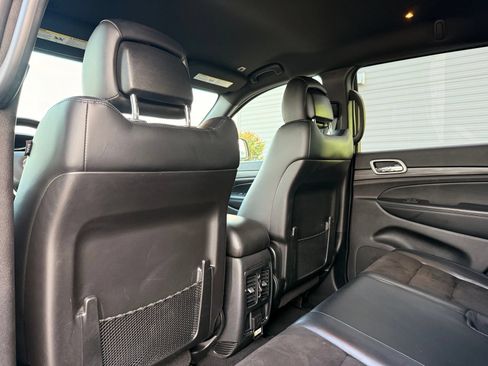 Used 2021 Jeep Grand Cherokee Laredo X AWD/4WD image 17
