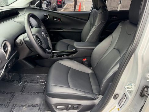 Used 2022 Toyota Prius Prime XLE image 17