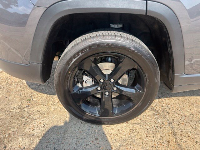 Used 2022 Jeep Grand Cherokee Altitude AWD/4WD image 9