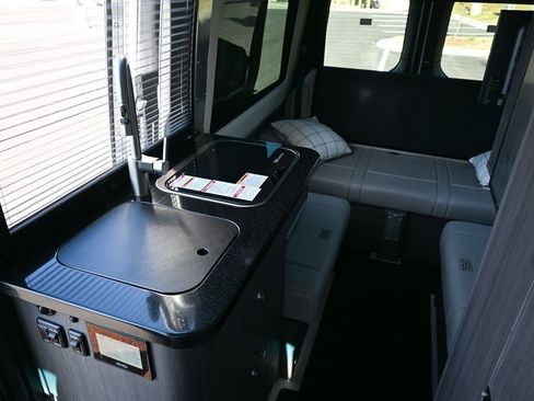 Used 2021 Mercedes-Benz Sprinter 2500 image 22