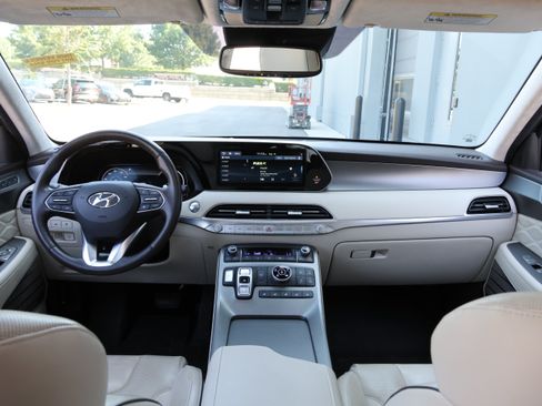 Used 2020 Hyundai Palisade Limited w/ Winter Weather Package AWD/4WD image 16