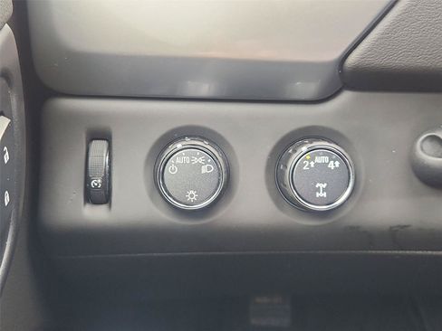Used 2018 Chevrolet Suburban LT AWD/4WD image 16