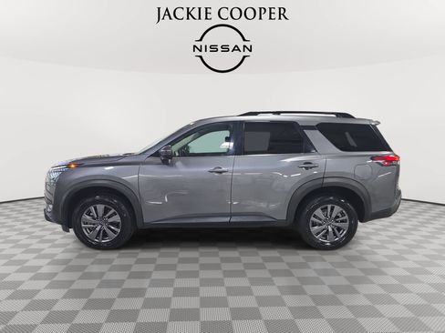 Used 2025 Nissan Pathfinder SV FWD image 8