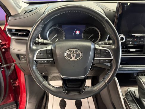 Used 2021 Toyota Highlander Limited AWD/4WD image 14