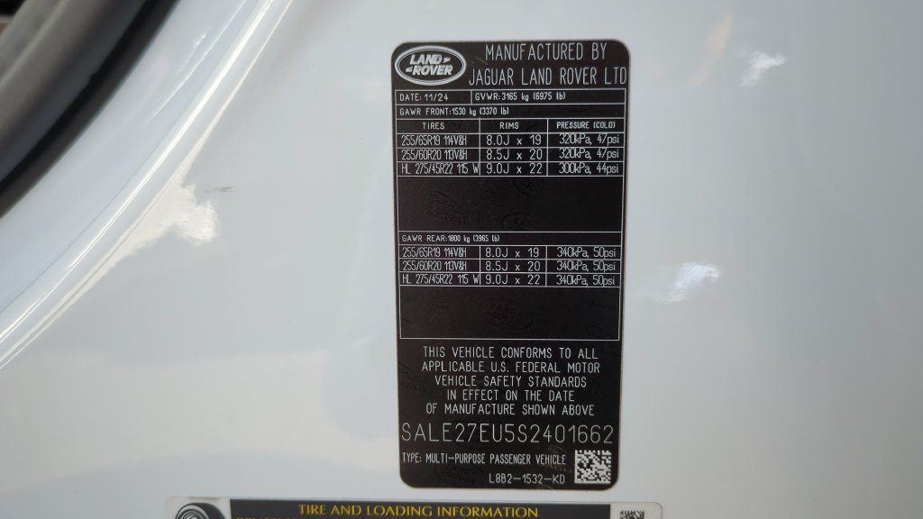 Used 2025 Land Rover Defender 110 X-Dynamic SE AWD/4WD image 29
