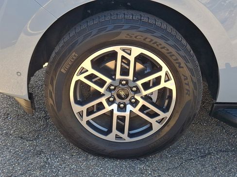 Used 2025 Ford Expedition Active AWD/4WD image 8