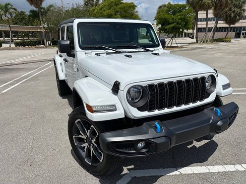 Used 2024 Jeep Wrangler Unlimited AWD/4WD image 9