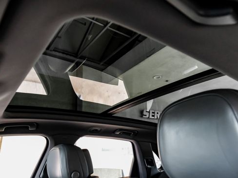 Used 2021 Porsche Cayenne w/ Premium Package image 4