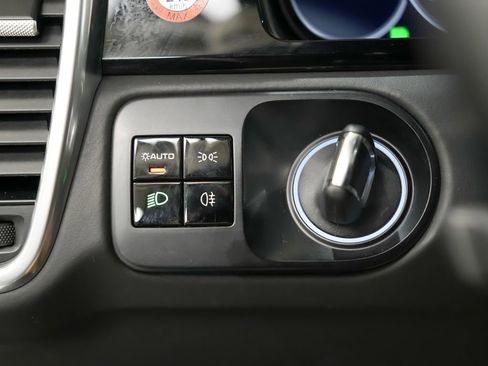 Used 2020 Porsche Cayenne Turbo AWD/4WD image 25