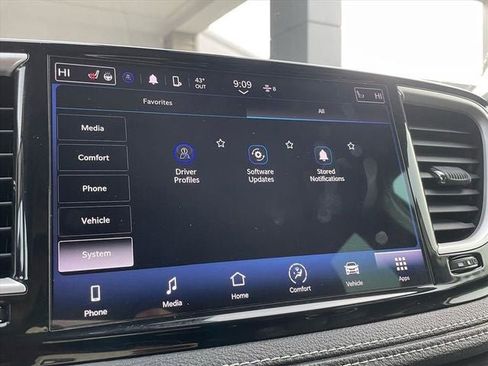 Used 2022 Chrysler Pacifica Touring-L image 23