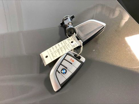 Used 2022 BMW ALPINA B7 xDrive w/ Luxury Rear Seating Package image 14