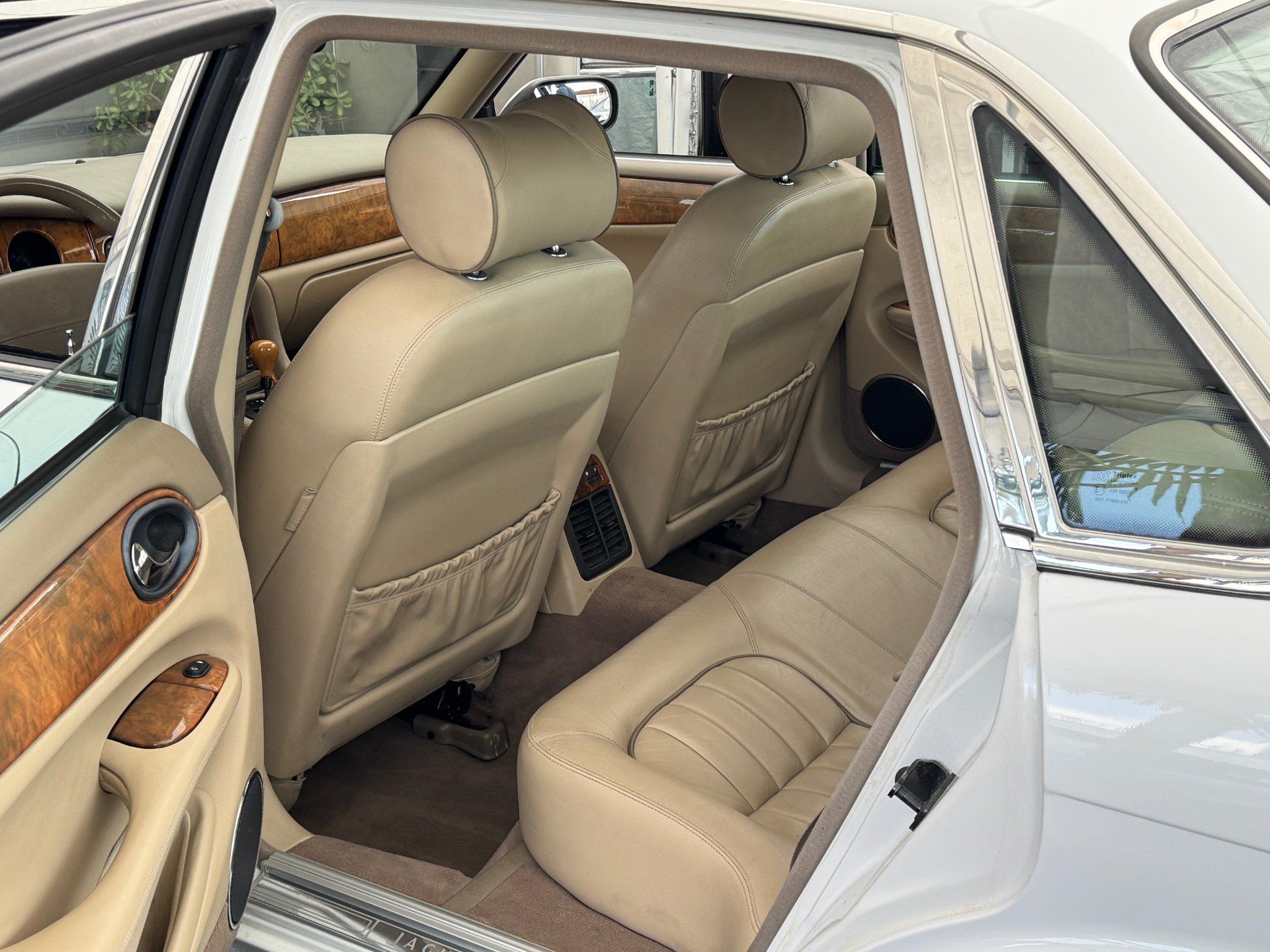Used 2001 Jaguar XJ8 RWD image 40