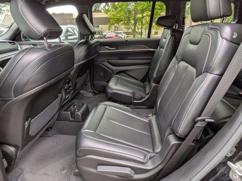 Used 2024 Jeep Grand Cherokee L Limited w/ Luxury Tech Group II AWD/4WD image 13