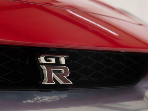 Used 2019 Nissan GT-R Premium w/ Premium Interior Package image 11