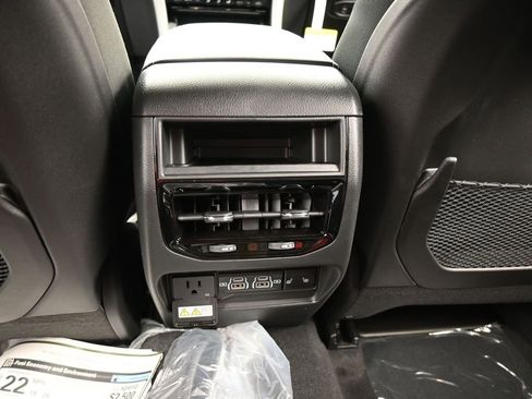 Used 2025 Jeep Grand Cherokee Limited image 33