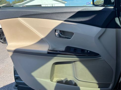 Used 2009 Toyota Venza Wagon 4D image 21