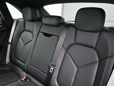 Used 2026 Porsche Macan image 6