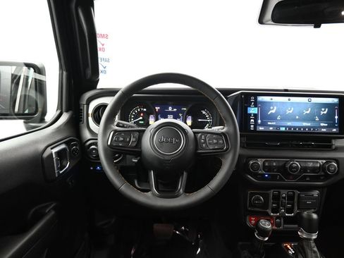Used 2024 Jeep Wrangler Unlimited image 31