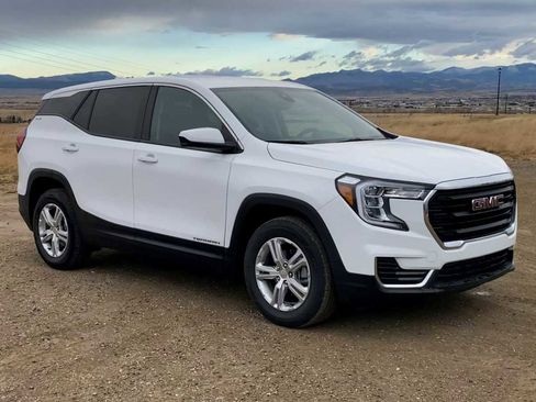 Used 2024 GMC Terrain SLE image 2