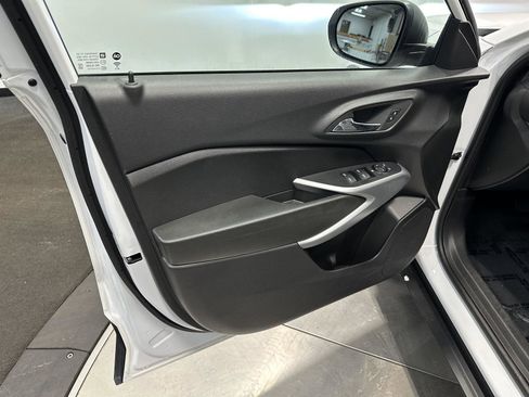 Used 2025 Chevrolet Trax LS image 13