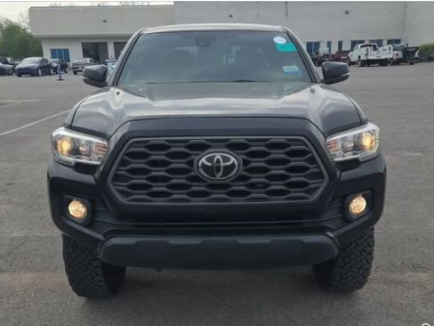 Used 2020 Toyota Tacoma TRD Off-Road w/ Technology Package AWD/4WD image 2