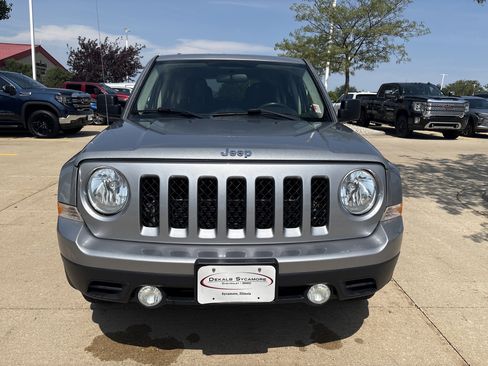 Used 2015 Jeep Patriot Latitude AWD/4WD image 2