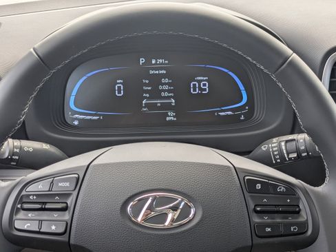 New 2025 Hyundai Venue SEL image 28