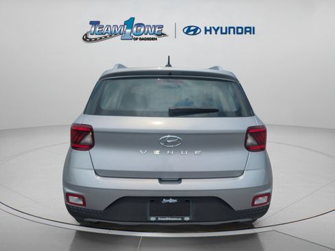 Used 2024 Hyundai Venue SEL FWD image 7