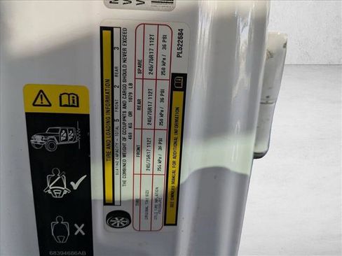 Used 2023 Jeep Gladiator Sport image 23