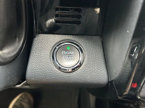 Used 2022 Ford F250 Lariat w/ Black Appearance Package image 16