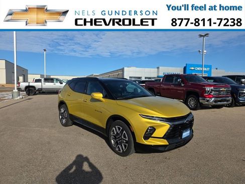 Used 2023 Chevrolet Blazer RS w/ Enhanced Convenience Package image 2