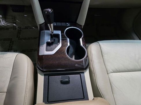 Used 2012 Toyota Camry XLE FWD image 22