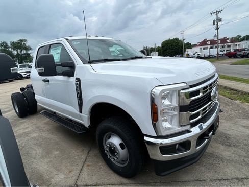 New 2026 Ford F350 XL w/ XL Chrome Package AWD/4WD image 2