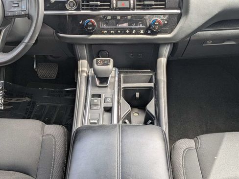 Used 2024 Nissan Pathfinder SV FWD image 18