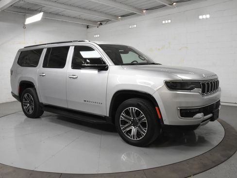 Used 2024 Jeep Wagoneer L Series II RWD image 1