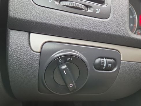 Used 2009 Volkswagen Rabbit S FWD image 26