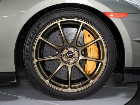 Used 2024 Nissan GT-R T-spec Dual-clutch 6-Speed Tra w/ Floor Mat Package image 28