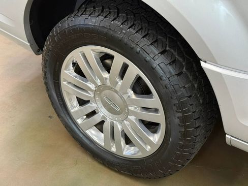 Used 2012 Lincoln Navigator L 4WD image 28