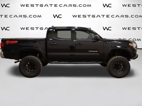 Used 2019 Toyota Tacoma SR5 AWD/4WD image 8