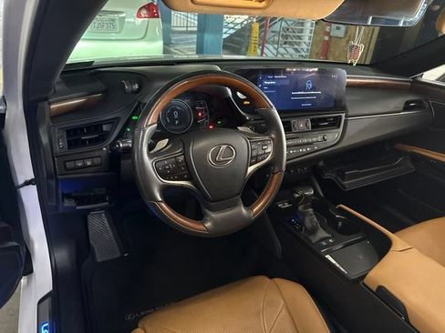 Used 2024 Lexus ES 300h Ultra Luxury w/ Accessory Package (Z2) FWD image 7