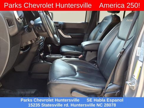 Used 2017 Jeep Wrangler Unlimited Sahara w/ Connectivity Group AWD/4WD image 16