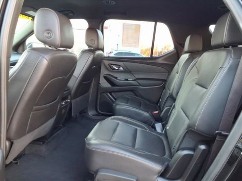 Used 2023 Chevrolet Traverse LT image 11
