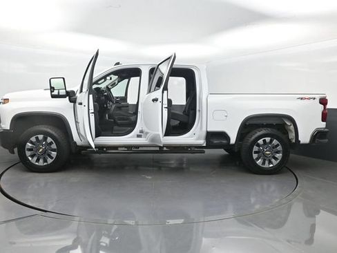 Used 2022 Chevrolet Silverado 2500 Custom w/ Custom Value Package AWD/4WD image 36