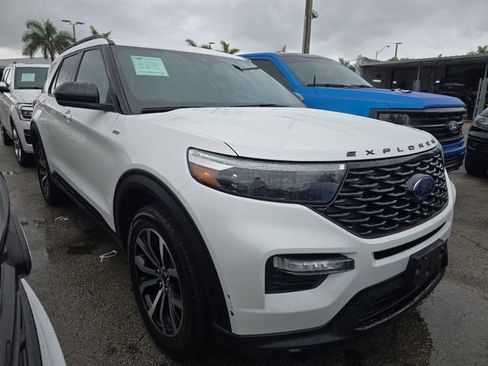 Used 2023 Ford Explorer ST-Line AWD/4WD image 2