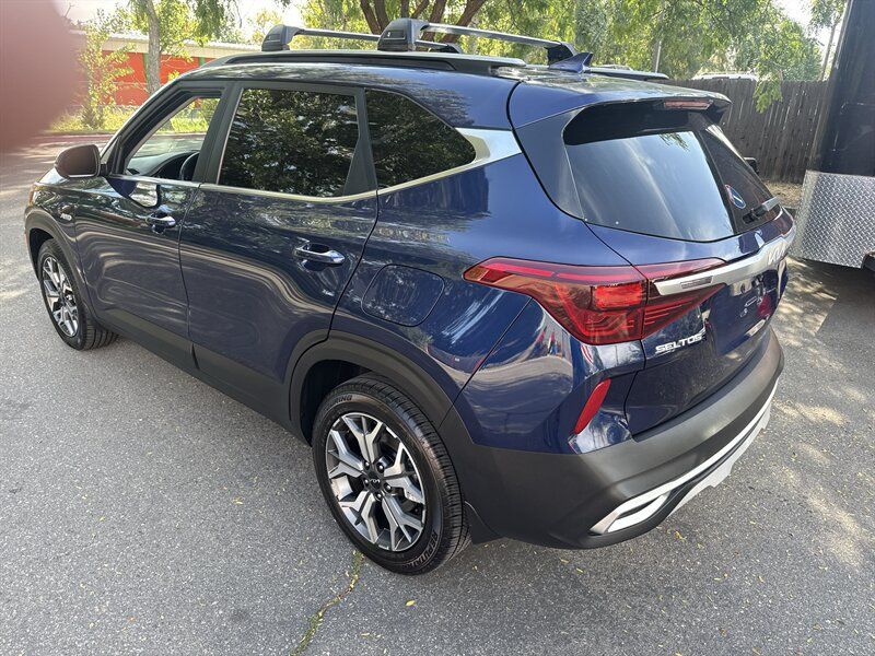 Used 2022 Kia Seltos EX AWD/4WD image 3