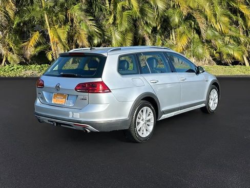 Used 2017 Volkswagen Golf Alltrack S image 5