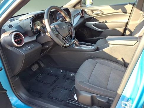 Used 2025 Chevrolet Trax RS w/ Driver Confidence Package FWD image 11