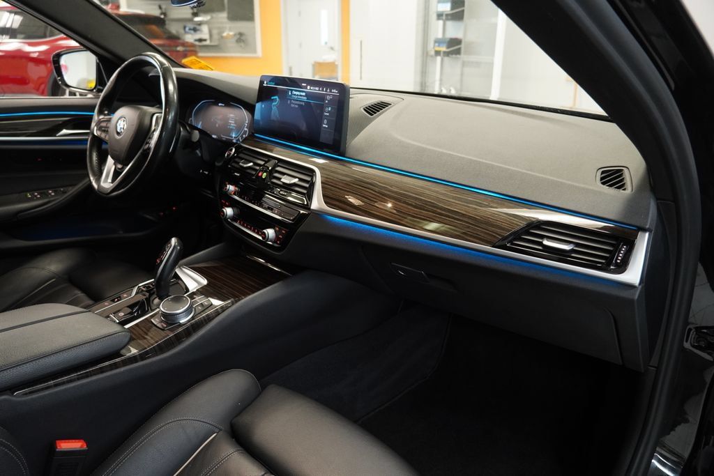 Used 2021 BMW 530e xDrive w/ Parking Assistance Package AWD/4WD image 35