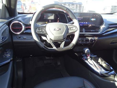 Used 2025 Chevrolet Trax RS w/ Driver Confidence Package image 8