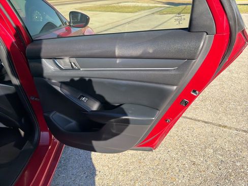 Used 2018 Honda Accord Sport image 19